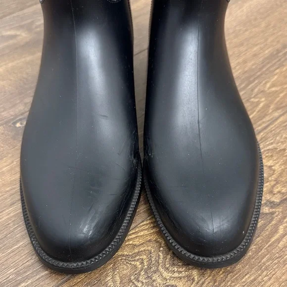 Burberry Women's Black equestrian rain boots with leather straps - Picture 3 of 10